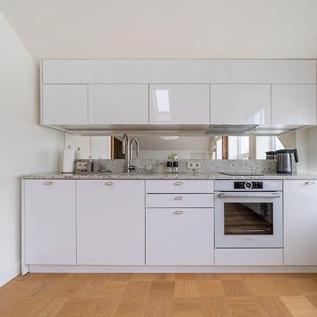Bright Designer Apartment In City Centre Рига Экстерьер фото