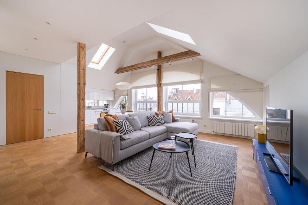 Bright Designer Apartment In City Centre Рига Экстерьер фото