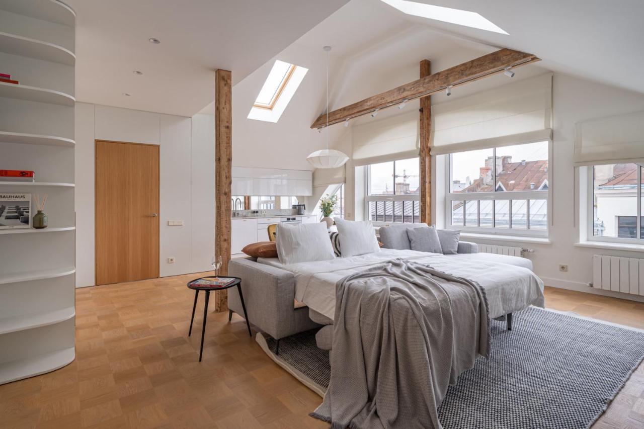 Bright Designer Apartment In City Centre Рига Экстерьер фото